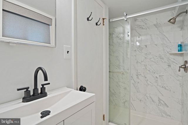 3305 CHESTNUT ST NW, Washington, DC 20015