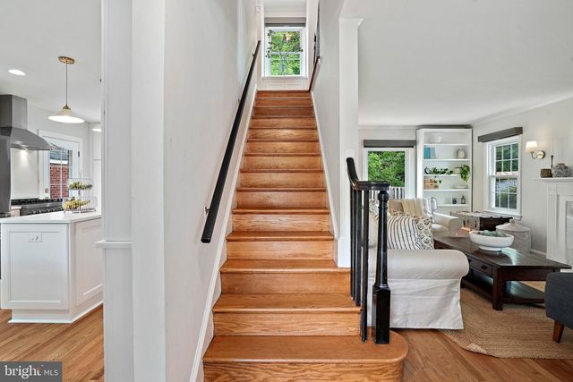 3305 CHESTNUT ST NW, Washington, DC 20015