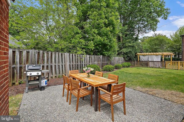 3305 CHESTNUT ST NW, Washington, DC 20015