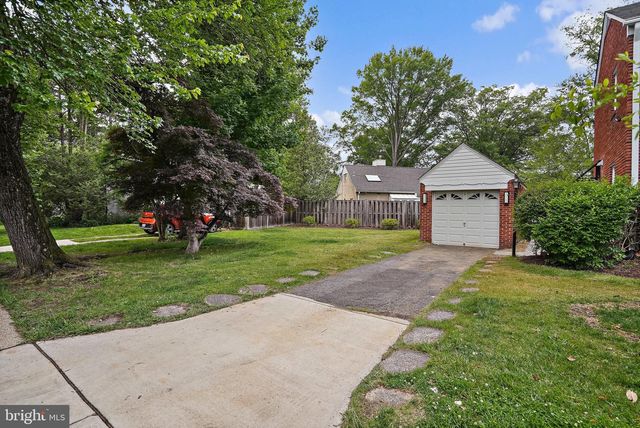 3305 CHESTNUT ST NW, Washington, DC 20015