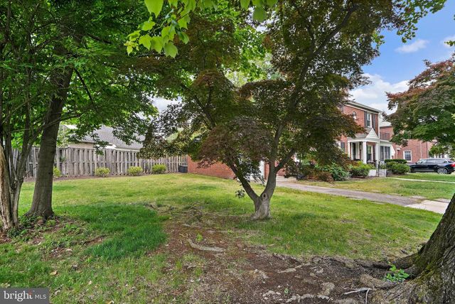 3305 CHESTNUT ST NW, Washington, DC 20015