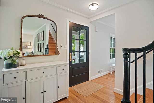 3305 CHESTNUT ST NW, Washington, DC 20015