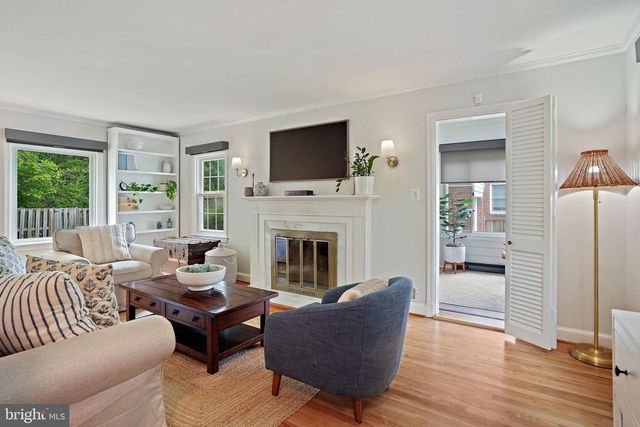 3305 CHESTNUT ST NW, Washington, DC 20015