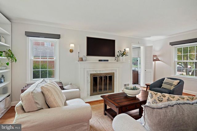 3305 CHESTNUT ST NW, Washington, DC 20015