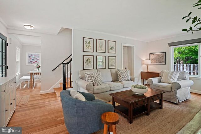 3305 CHESTNUT ST NW, Washington, DC 20015