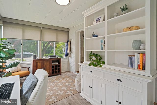 3305 CHESTNUT ST NW, Washington, DC 20015