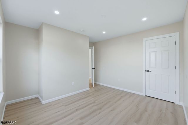10 Delar Pkwy A, Franklin Twp., NJ 08823