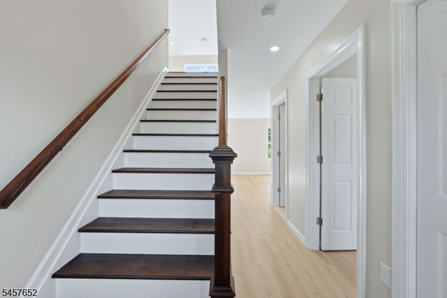 10 Delar Pkwy A, Franklin Twp., NJ 08823