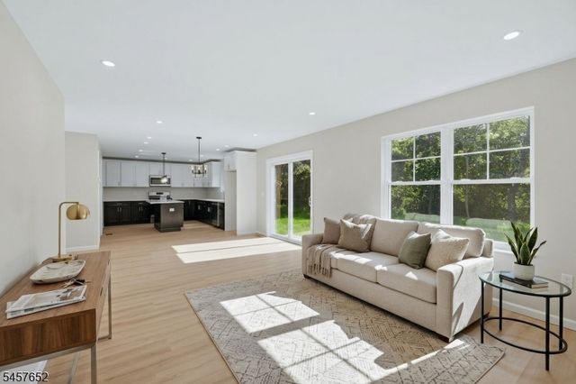 10 Delar Pkwy A, Franklin Twp., NJ 08823