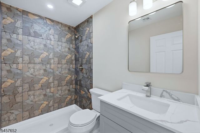 10 Delar Pkwy A, Franklin Twp., NJ 08823
