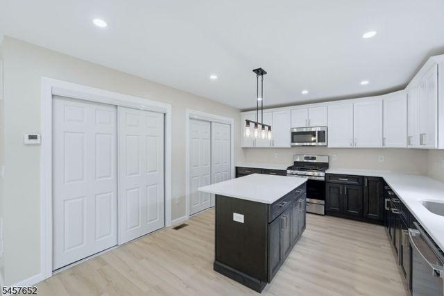 10 Delar Pkwy A, Franklin Twp., NJ 08823