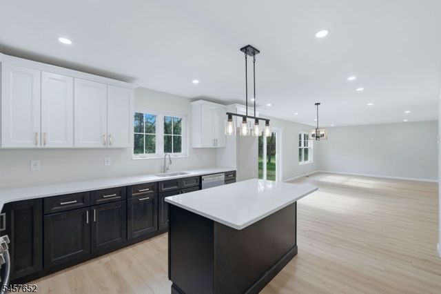 10 Delar Pkwy A, Franklin Twp., NJ 08823