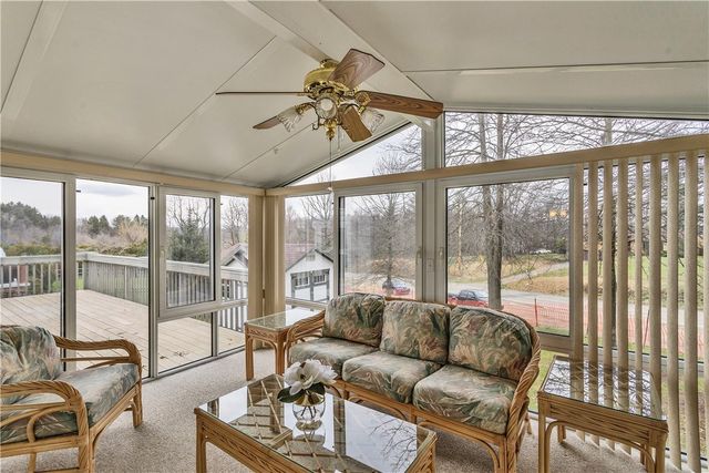 100 Hazelwood Dr, Cranberry Twp, PA 16066