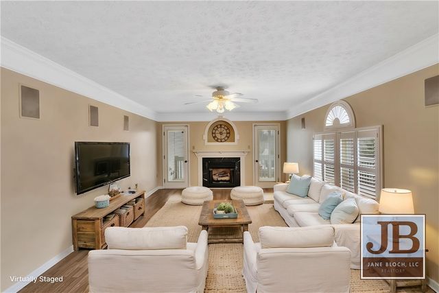 100 Hazelwood Dr, Cranberry Twp, PA 16066