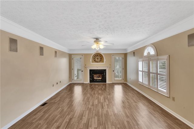 100 Hazelwood Dr, Cranberry Twp, PA 16066