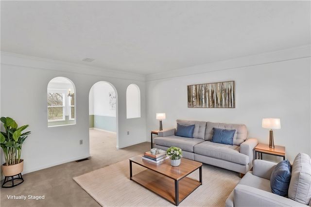 100 Hazelwood Dr, Cranberry Twp, PA 16066