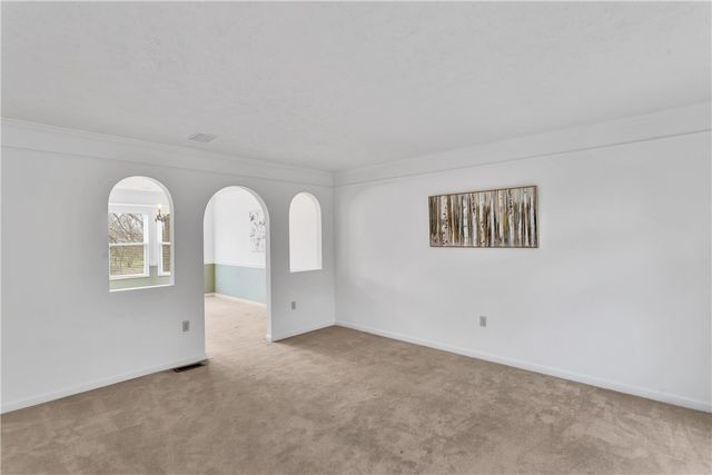 100 Hazelwood Dr, Cranberry Twp, PA 16066