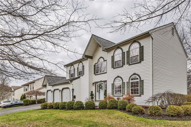 100 Hazelwood Dr, Cranberry Twp, PA 16066