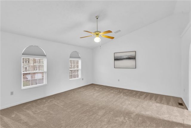 100 Hazelwood Dr, Cranberry Twp, PA 16066