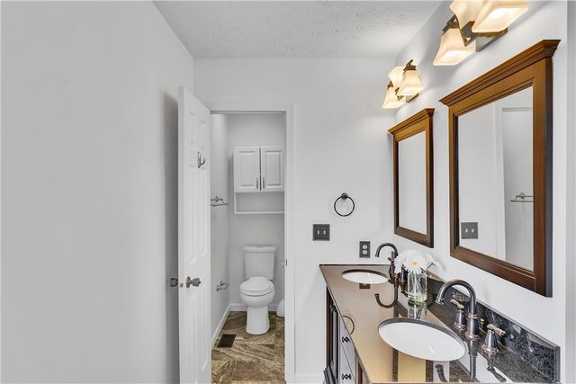 100 Hazelwood Dr, Cranberry Twp, PA 16066