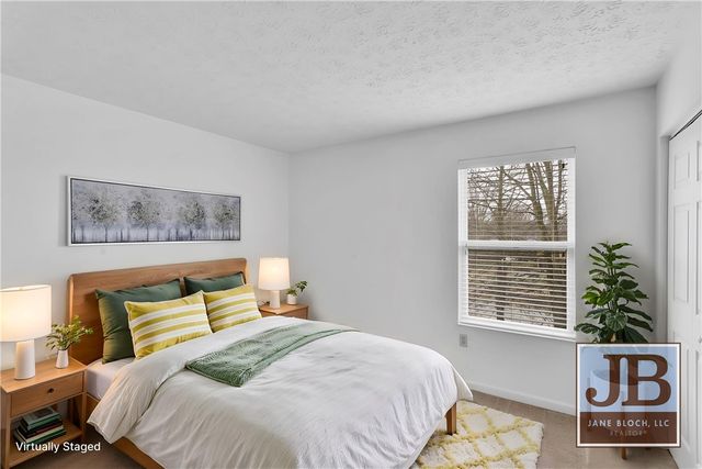 100 Hazelwood Dr, Cranberry Twp, PA 16066