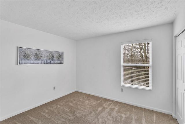100 Hazelwood Dr, Cranberry Twp, PA 16066