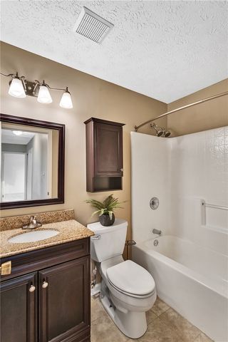 100 Hazelwood Dr, Cranberry Twp, PA 16066