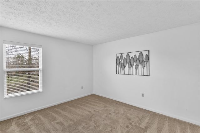 100 Hazelwood Dr, Cranberry Twp, PA 16066
