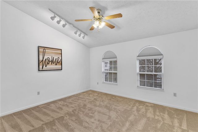 100 Hazelwood Dr, Cranberry Twp, PA 16066