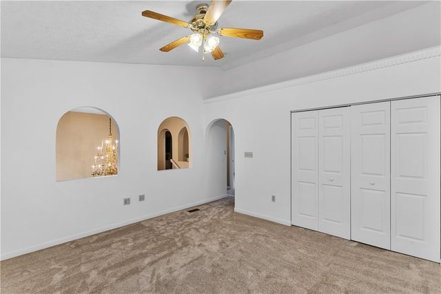 100 Hazelwood Dr, Cranberry Twp, PA 16066