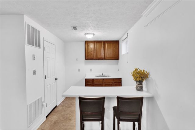 100 Hazelwood Dr, Cranberry Twp, PA 16066