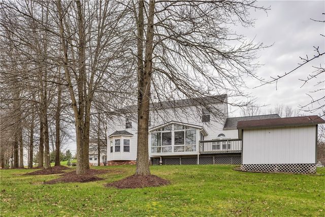 100 Hazelwood Dr, Cranberry Twp, PA 16066