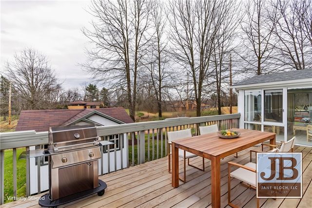 100 Hazelwood Dr, Cranberry Twp, PA 16066