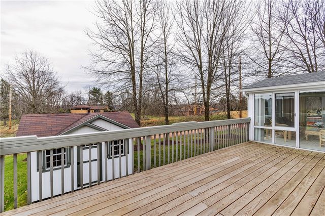 100 Hazelwood Dr, Cranberry Twp, PA 16066