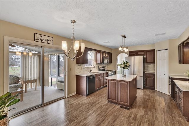 100 Hazelwood Dr, Cranberry Twp, PA 16066