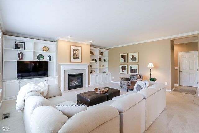 6834 Woodhaven Place, Zionsville, IN 46077