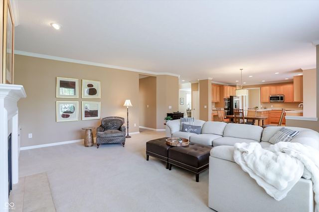 6834 Woodhaven Place, Zionsville, IN 46077
