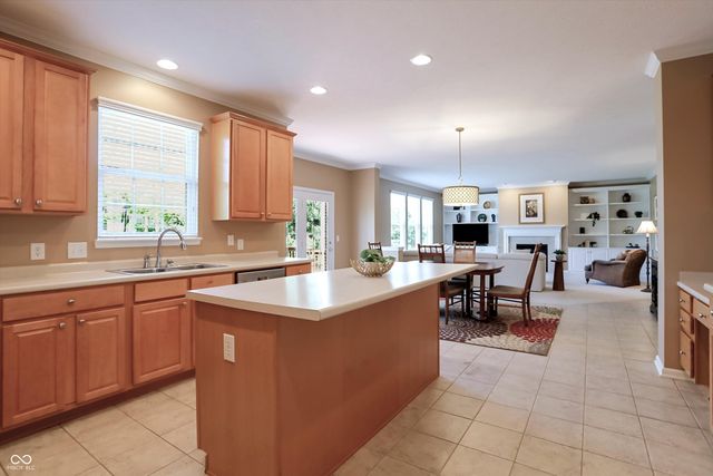 6834 Woodhaven Place, Zionsville, IN 46077