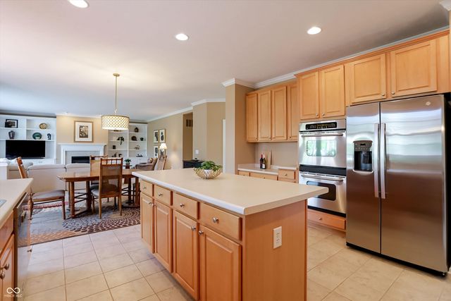 6834 Woodhaven Place, Zionsville, IN 46077