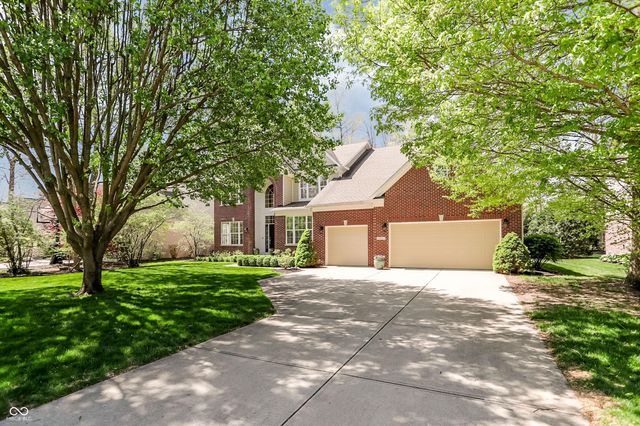 6834 Woodhaven Place, Zionsville, IN 46077