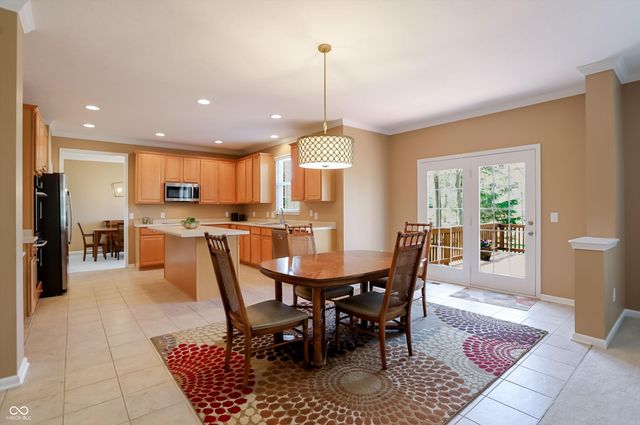 6834 Woodhaven Place, Zionsville, IN 46077