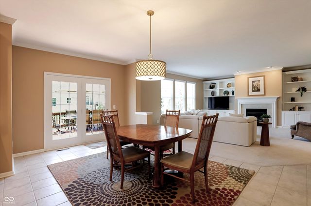6834 Woodhaven Place, Zionsville, IN 46077
