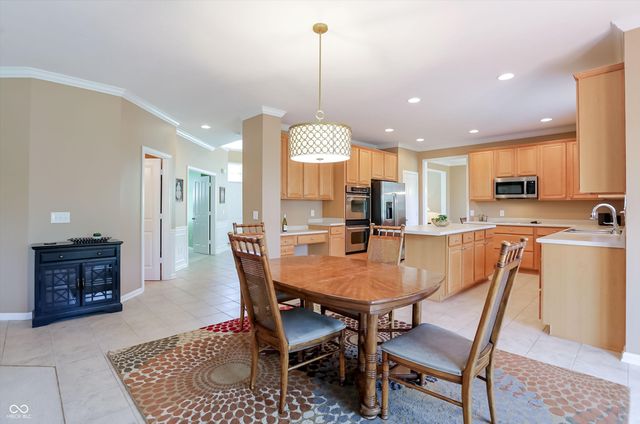 6834 Woodhaven Place, Zionsville, IN 46077