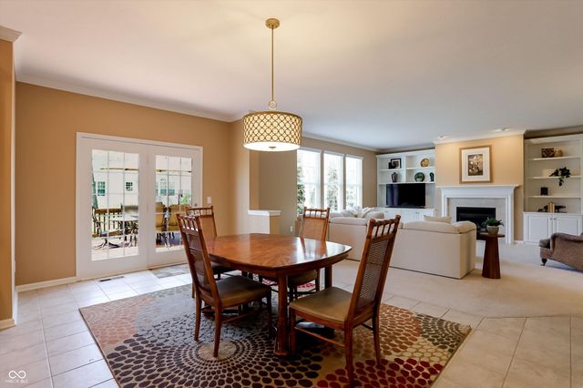 6834 Woodhaven Place, Zionsville, IN 46077