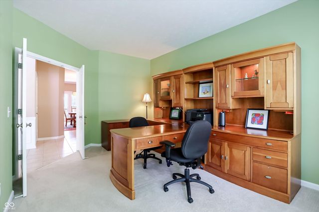 6834 Woodhaven Place, Zionsville, IN 46077