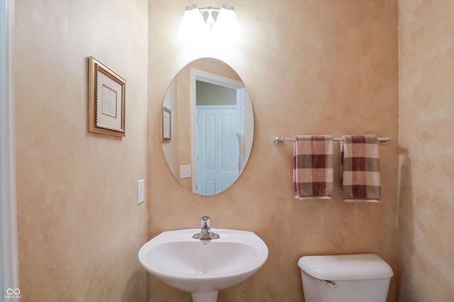 6834 Woodhaven Place, Zionsville, IN 46077