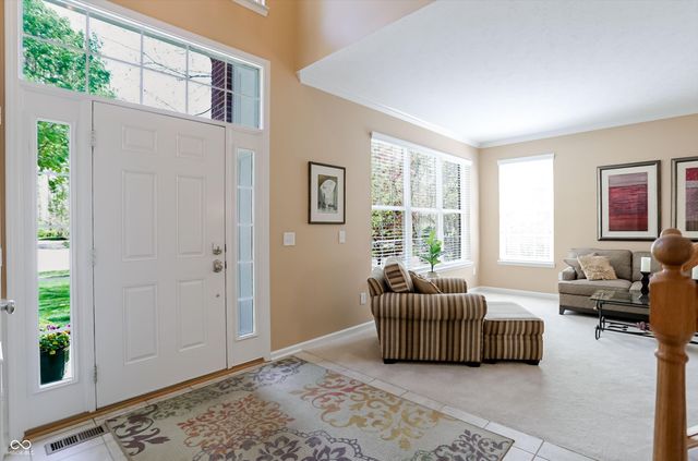 6834 Woodhaven Place, Zionsville, IN 46077