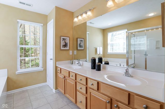 6834 Woodhaven Place, Zionsville, IN 46077