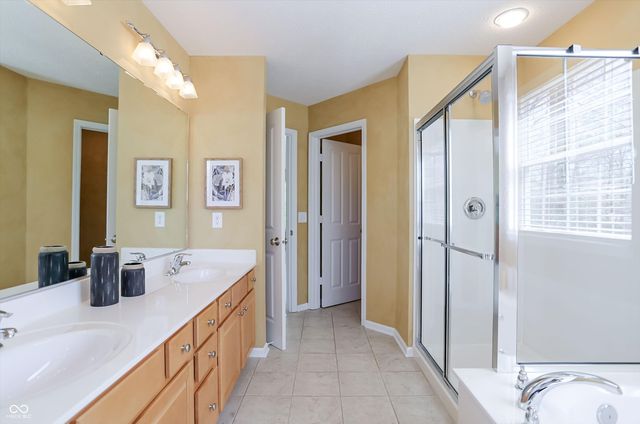 6834 Woodhaven Place, Zionsville, IN 46077