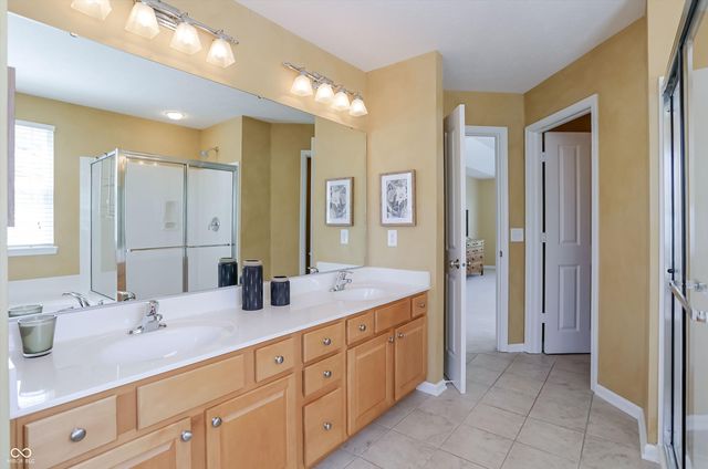 6834 Woodhaven Place, Zionsville, IN 46077